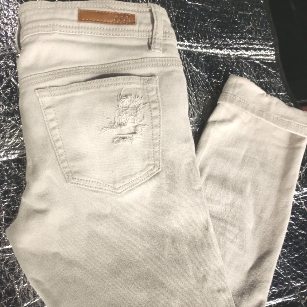 Dollhouse capris